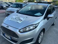 Usata Ford Fiesta 75 CV (55 kW) 2013 Grigio Berlina