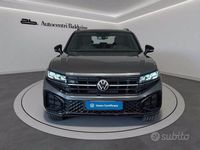 Usata VW Touareg R-line 231 CV (169 kW) 2024 Silizium grey metallizzato SUV