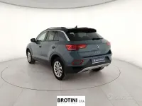 Usata VW T-Roc Life 110 CV (80 kW) 2023 Blu SUV