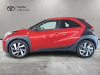 Usata Toyota Aygo X Lounge 72 CV (52 kW) 2022 Chili red & black met SUV