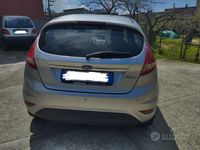 Usata Ford Fiesta Titanium 82 CV (60 kW) 2010 Grigio Utilitaria