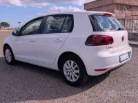Usata VW Golf VI 105 CV (77 kW) 2011 Bianco Utilitaria