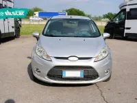 Usado Ford Fiesta 97 HP (71 kW) 2009 Cinzento Sedan