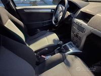 Begagnad Opel Astra Enjoy 90 HK (66 kW) 2010 Grå Sedan