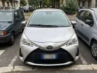 Usata Toyota Yaris 72 CV (52 kW) 2018 Argento Berlina