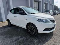 Usata Lancia Ypsilon Gold 69 CV (50 kW) 2022 Bianco pastello Utilitaria