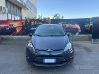 Usata Ford Fiesta Titanium 68 CV (50 kW) 2011 Grigio Berlina