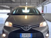 Usata Toyota Yaris Active 69 CV (50 kW) 2015 Grigio Utilitaria