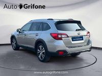 Usata Subaru Outback 175 CV (128 kW) 2018 Arancione Station wagon