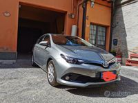 usata Toyota Auris Hybrid active 2 serie