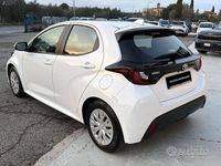 Usata Toyota Yaris Hybrid Active 92 CV (67 kW) 2023 Bianco Berlina