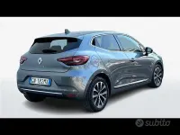 Usata Renault Clio V Intens 101 CV (74 kW) 2023 Grigio Berlina