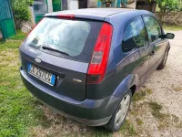 Usata Ford Fiesta 68 CV (50 kW) 2004 Grigio Utilitaria