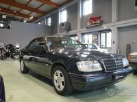 Usata Mercedes E200 136 CV (100 kW) 1996 Blu Cabrio