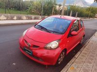 Usata Toyota Aygo 68 CV (50 kW) 2006 Rosso Utilitaria