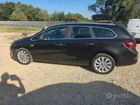 Usata Opel Astra 140 CV (102 kW) 2014 Nero Station wagon
