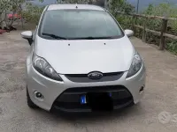 Usata Ford Fiesta 70 CV (51 kW) 2012 Grigio Utilitaria