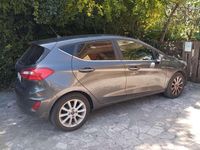 Usata Ford Fiesta 86 CV (63 kW) 2018 Grigio Utilitaria