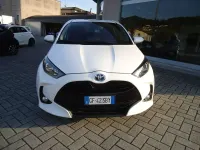 Usata Toyota Yaris Hybrid 92 CV (67 kW) 2021 Bianco Berlina