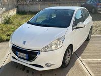 Usata Peugeot 208 Active 68 CV (50 kW) 2014 Bianco Utilitaria