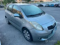 Usata Toyota Yaris Sol 90 CV (66 kW) 2006 Grigio Berlina