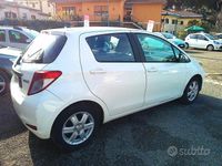Usata Toyota Yaris Lounge 69 CV (50 kW) 2012 Bianco Berlina