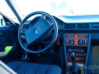 Usata Mercedes 200 122 CV (89 kW) 1989 Grigio Berlina