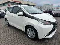 Usata Toyota Aygo X-play 68 CV (50 kW) 2017 Bianco Utilitaria