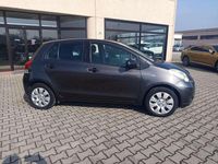 Usata Toyota Yaris 69 CV (50 kW) 2010 Grigio Utilitaria