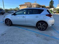 Usata Toyota Auris Hybrid Style 99 CV (72 kW) 2018 Argento Berlina