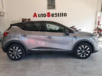 Usata Renault Captur Techno 101 CV (74 kW) 2023 Grigio SUV