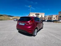 Usata Ford Fiesta Titanium 68 CV (50 kW) 2009 Rosso Berlina