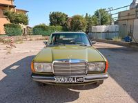 Usado Mercedes 240 72 CV (52 kW) 1982 Verde Familiar