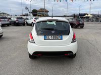 Usata Lancia Ypsilon 75 CV (55 kW) 2011 Argento Utilitaria