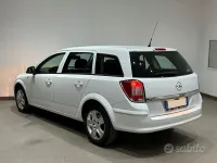 Usata Opel Astra 110 CV (80 kW) 2009 Bianco Station wagon