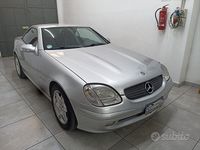 Usata Mercedes SLK200 163 CV (119 kW) 2000 Argento Cabrio