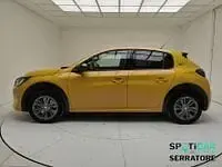 Usata Peugeot e-208 Allure 100 kW (136 CV) 2023 Giallo Utilitaria
