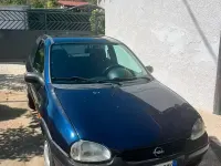 Usata Opel Corsa 45 CV (33 kW) 1997 Bluazzurro Utilitaria