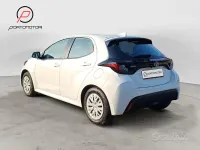Usata Toyota Yaris Hybrid 92 CV (67 kW) 2025 Bianco Berlina