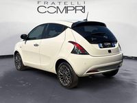 Usata Lancia Ypsilon Gold 69 CV (50 kW) 2023 Bianco Utilitaria