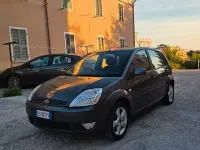 Usata Ford Fiesta 68 CV (50 kW) 2005 Grigio Utilitaria