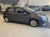 Usata Kia Rio City 86 CV (63 kW) 2015 Grigio Berlina