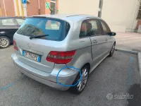 Usata Mercedes B200 136 CV (100 kW) 2006 Grigio Monovolume