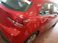 Käytetty Kia Rio 84 HP (61 kW) 2023 Punainen Sedan