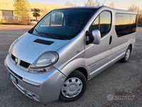 Usata Renault Trafic 140 CV (102 kW) 2004 Grigio Monovolume