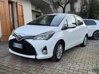 Usata Toyota Yaris Lounge 90 CV (66 kW) 2015 Bianco Utilitaria