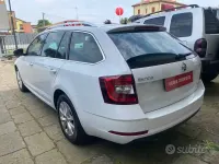 Usado Skoda Octavia G-TEC Style 131 CV (96 kW) 2019 Blanco Familiar