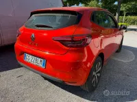 Usata Renault Clio V Equilibre 65 CV (47 kW) 2023 Arancione Berlina