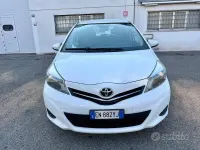 Usata Toyota Yaris Lounge 69 CV (50 kW) 2012 Bianco Utilitaria