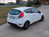 Usata Ford Fiesta Titanium 82 CV (60 kW) 2010 Bianco Berlina